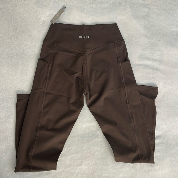 Brand: Onset Brand  Color: Chocolate  Size: Large - Picture 1 of 9